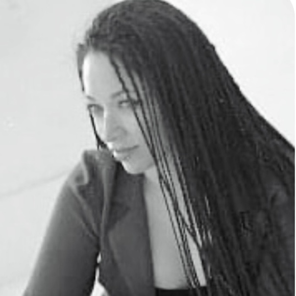 Meet your Posher, Lisa - Picture 1 of 1